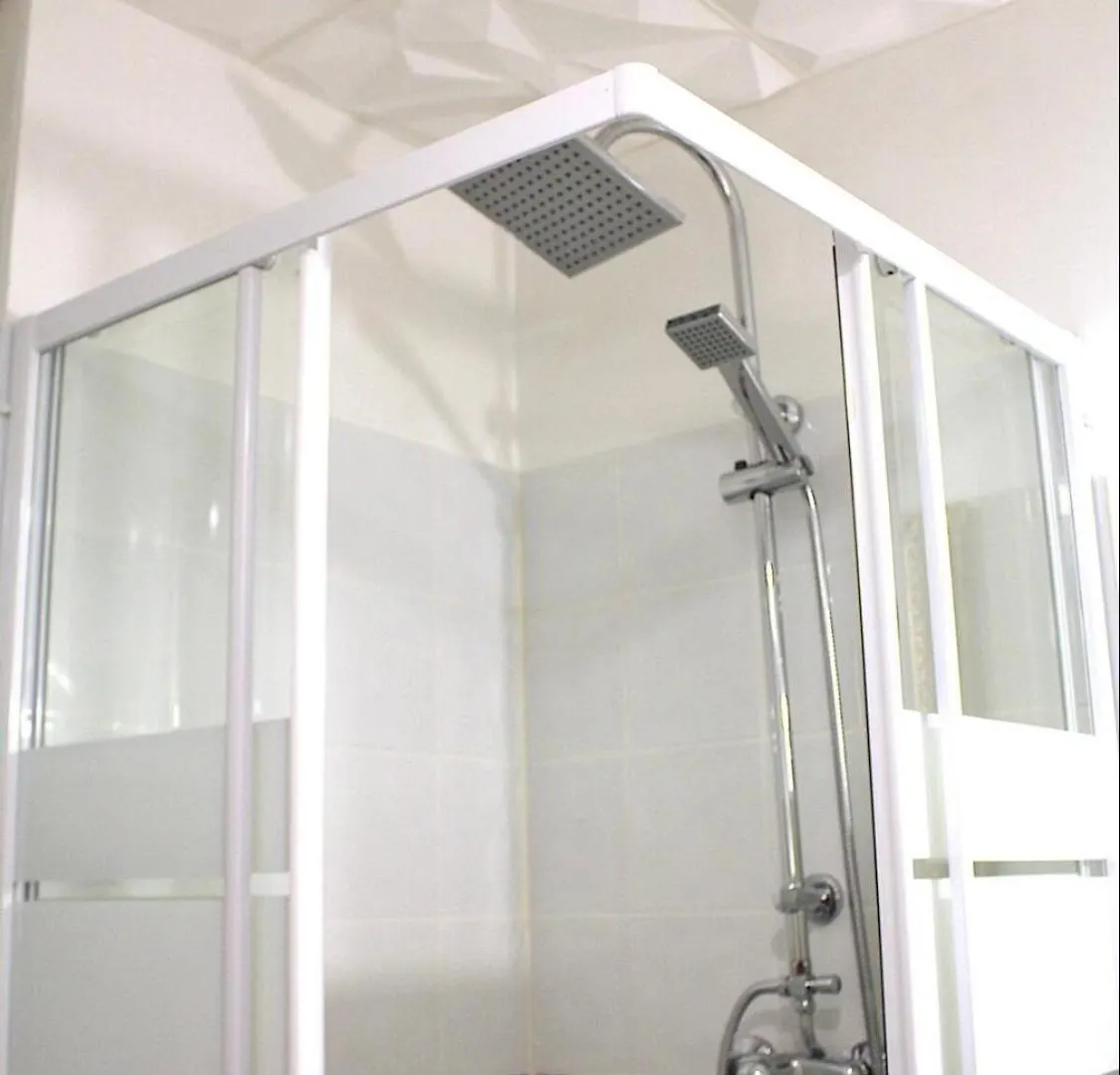 A 2 Pas De La Plage - Centre - Wifi - Climatisation - Tram Nice Apartment